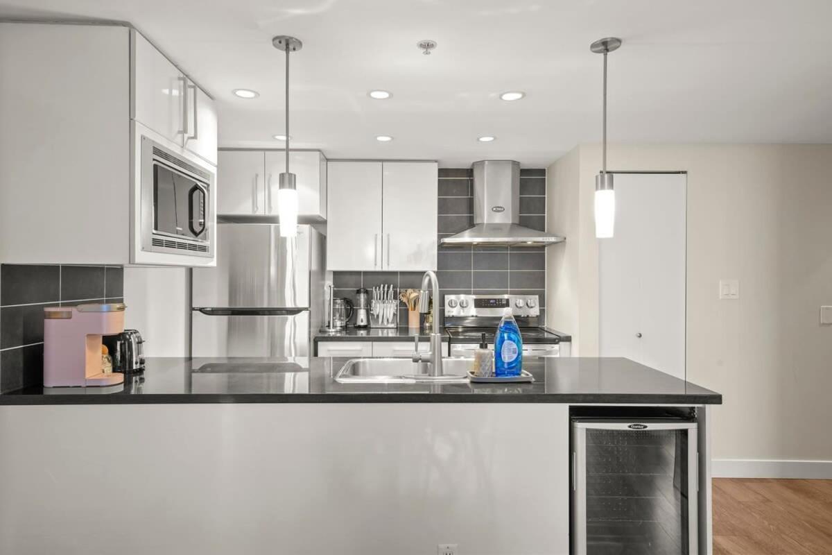 Dazzling Condo By Stadium Downtown With Free Parking Βανκούβερ Εξωτερικό φωτογραφία